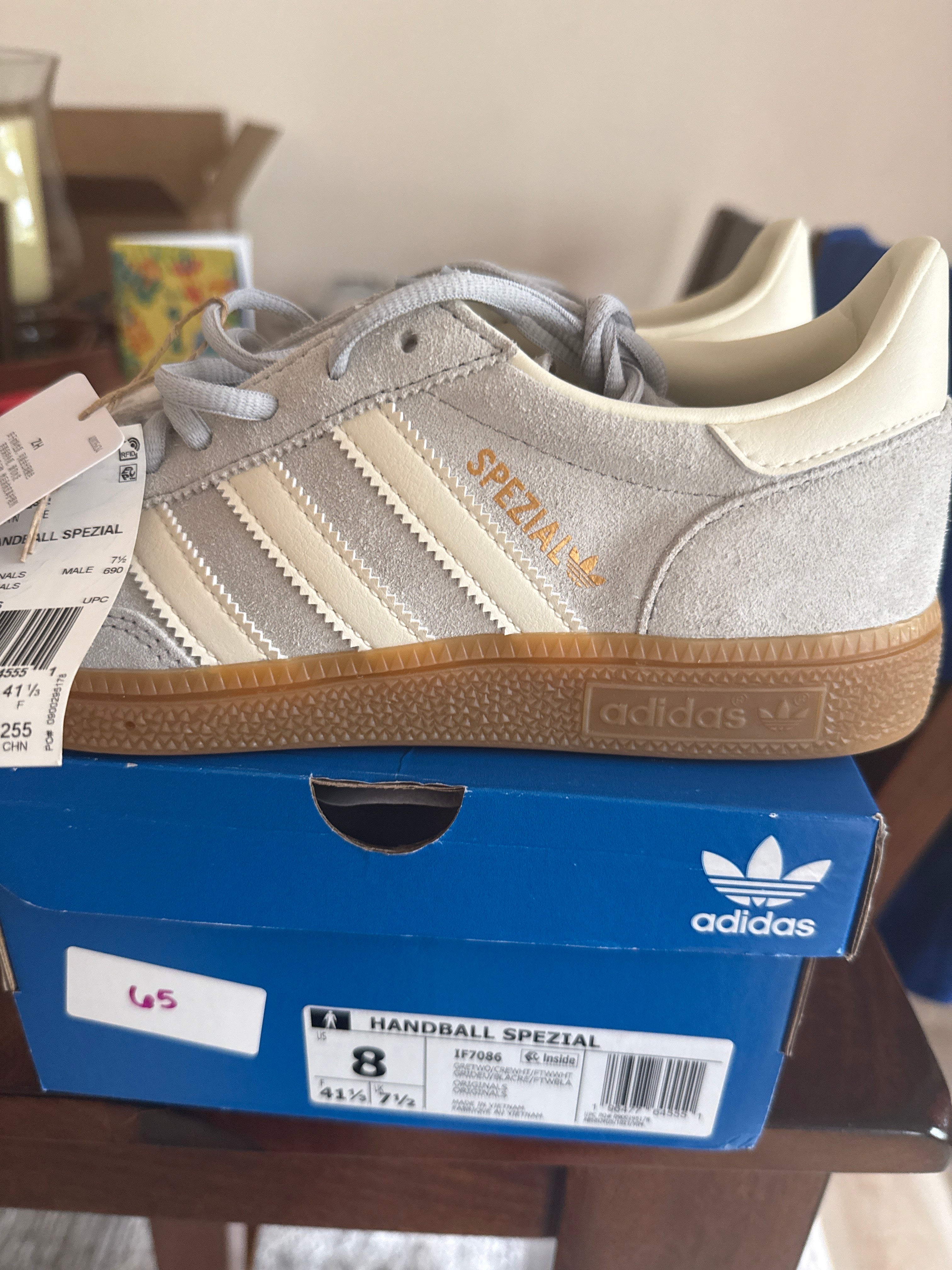 adidas Handball Spezial IF7086 — Grey/White Gum Suede — Men's 8 / Women's 9