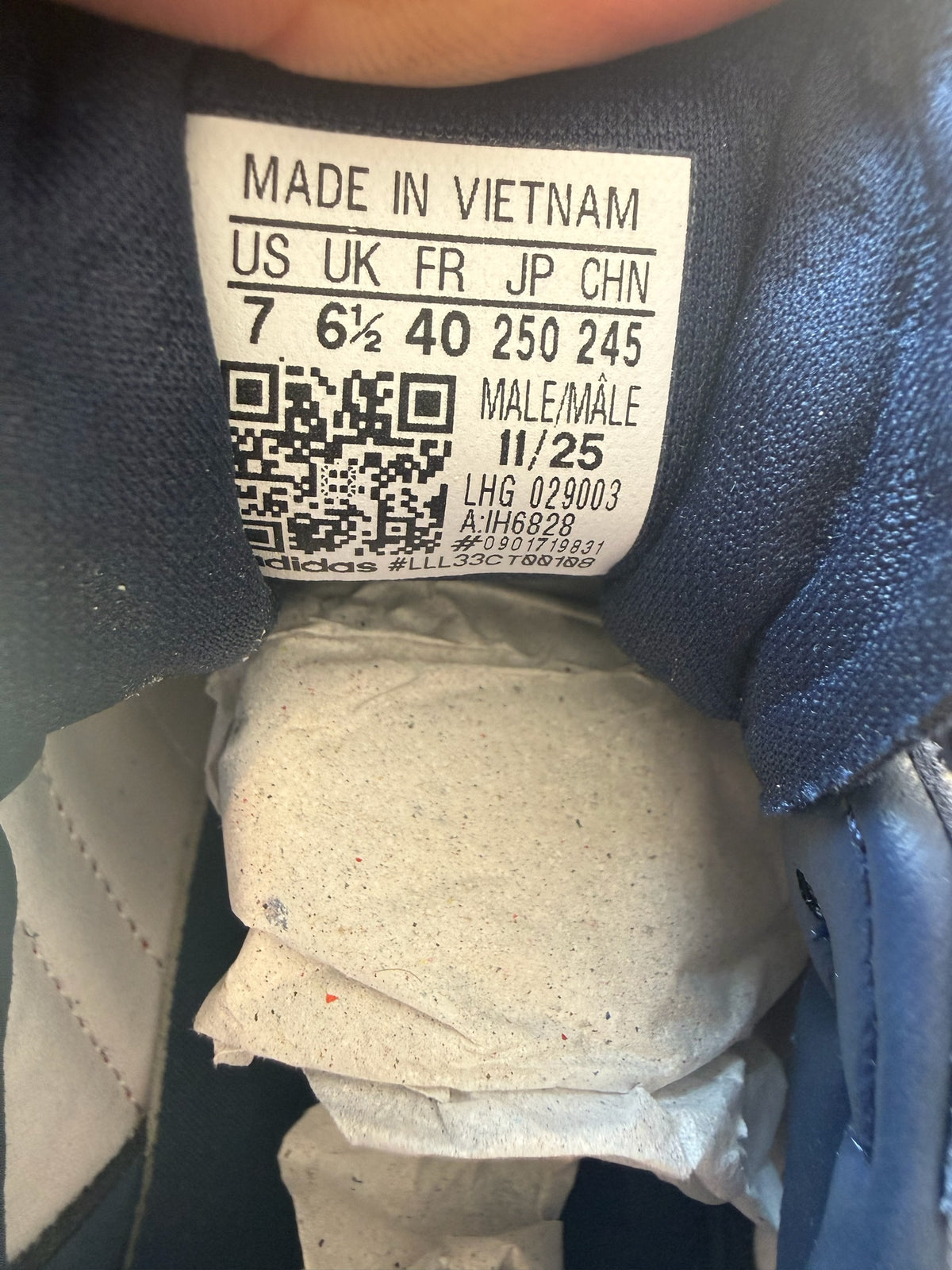 D’s Laces adidas Samba OG sneaker size label showing manufacturing details and QR code inside the shoe tongue.